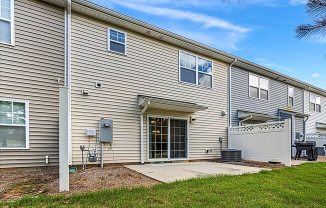 10312 Cloyne Ct - 3 bedroom townhome located in University area