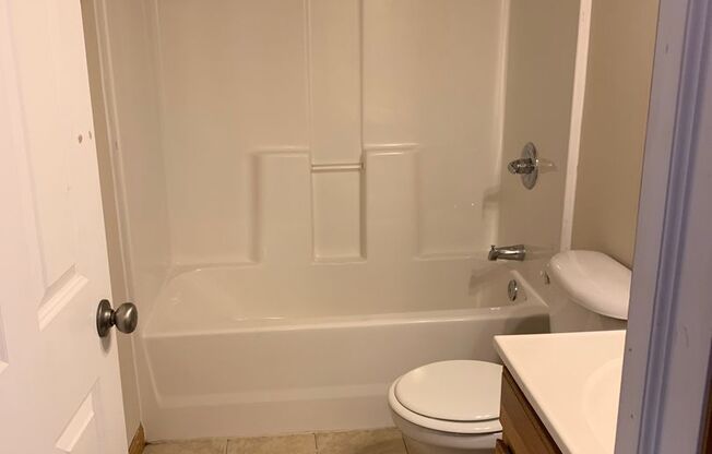 3 beds, 2.5 baths, 1,364 sqft, $1,525, Unit 4Juniper