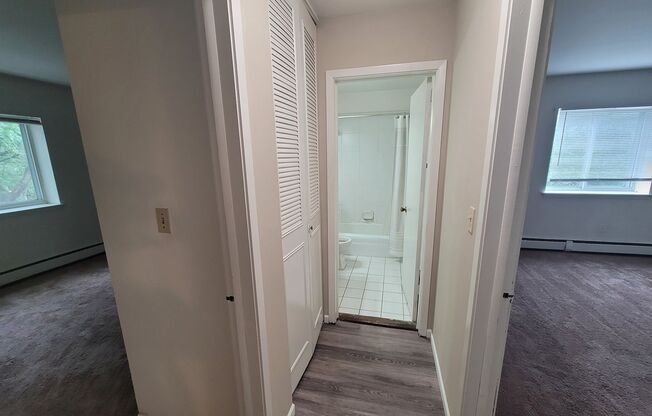 2 beds, 1 bath, $1,425, Unit 316