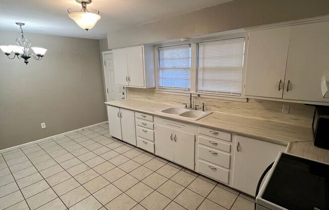 3 beds, 2 baths, $1,350