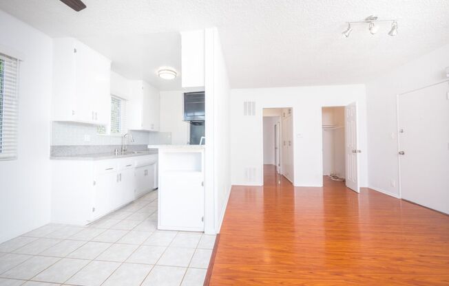 2 beds, 1 bath, $2,875, Unit 005#27