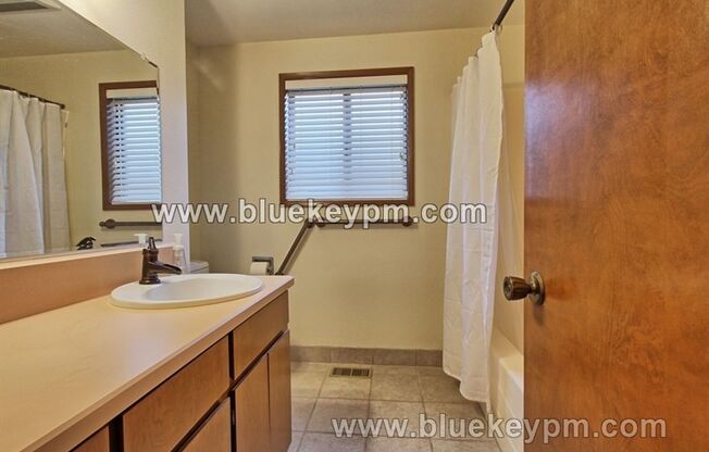 3 beds, 2 baths, $2,595