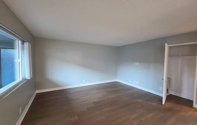 2 beds, 1 bath, 950 sqft, $3,145, Unit 4720-15