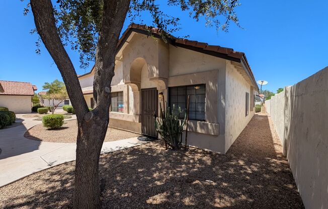 2 Bedroom Condo in the Sonoma Village Community Near W Elliot Rd and N Arizona Ave!