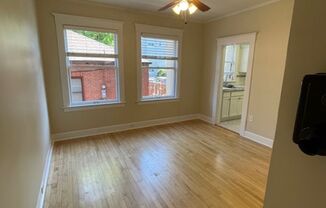 Studio, 1 bath, 300 sqft, $1,124, Unit 27