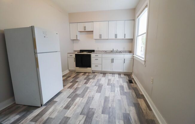 1 bed, 1 bath, 570 sqft, $625, Unit 1515 Franklin Ave