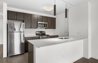 160 W SUPERIOR ST