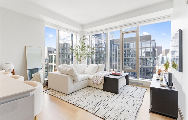 135 Seaport Blvd
