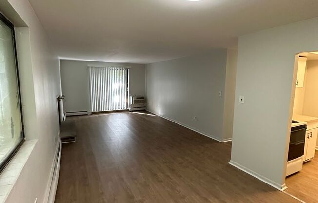2 beds, 1 bath, 800 sqft, $1,250, Unit A-32
