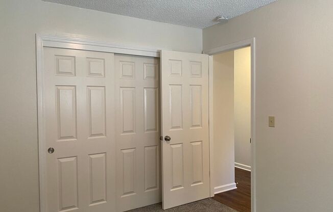 2 beds, 1 bath, $1,195