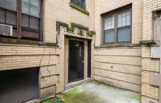 1 bed, 1 bath, 470 sqft, $1,225, Unit 4234 1/2 -  1W