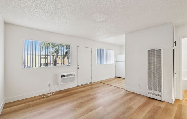 2 beds, 1 bath, 700 sqft, $1,650, Unit 950-2012