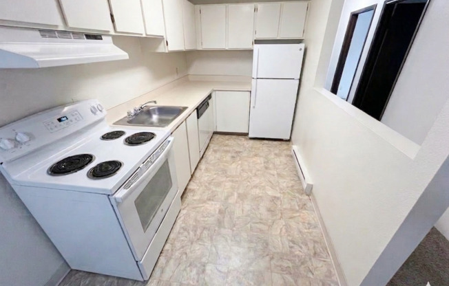 2 beds, 1 bath, 744 sqft, $1,225, Unit 4616 SE Milwaukie #32