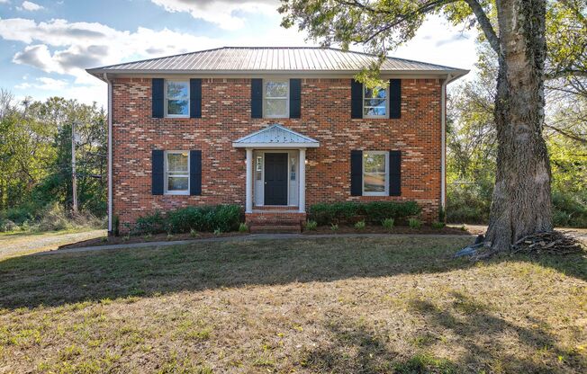 Beautifully Renovated Two Bedroom Duplex – Close to Downtown!