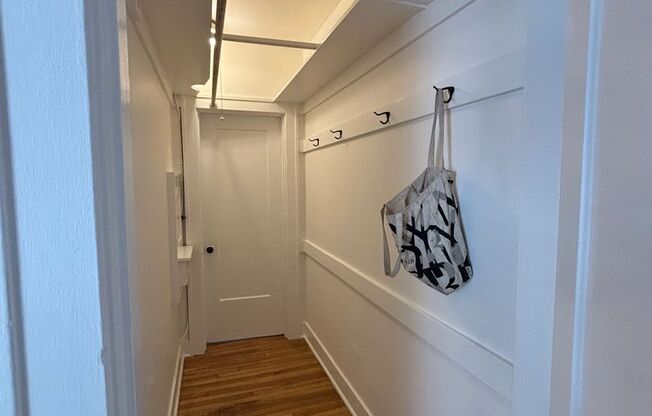 Studio, 1 bath, 430 sqft, $1,400, Unit 206