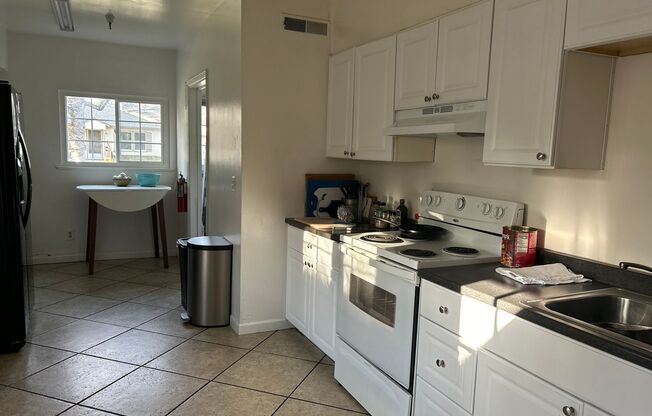 1 bed, 1 bath, 125 sqft, $550