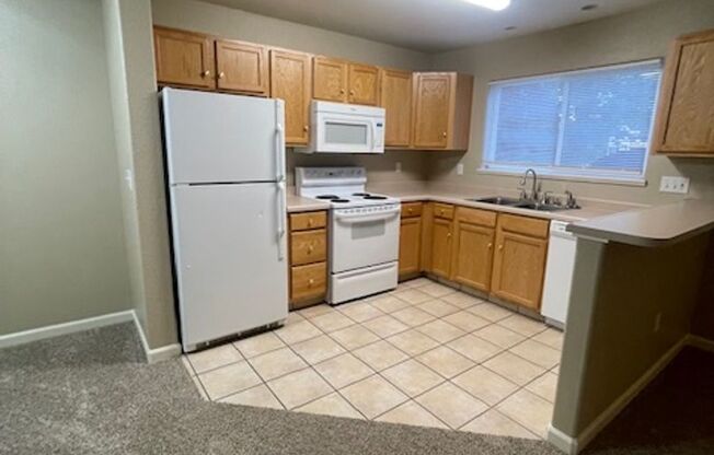 1 bed, 1 bath, 822 sqft, $1,395, Unit 910 H 105