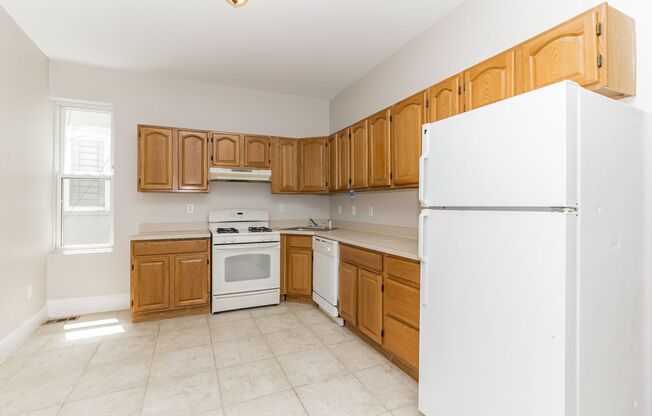 2 beds, 2 baths, $1,100, Unit Unit A