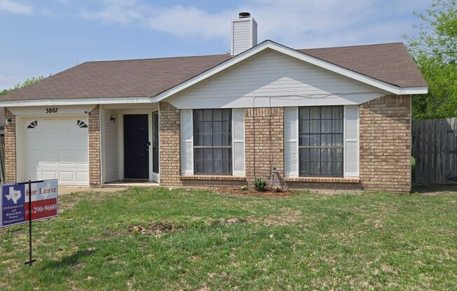 3807 PICKWICK LN