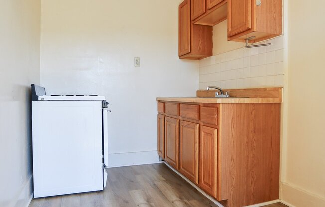 1100 Roscoe 31