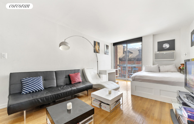 Studio, 1 bath, $4,400, Unit 3T
