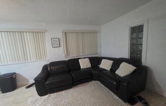7909 NW 40 ST