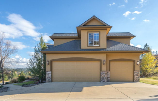 1610 E EAGLE FEATHER LN