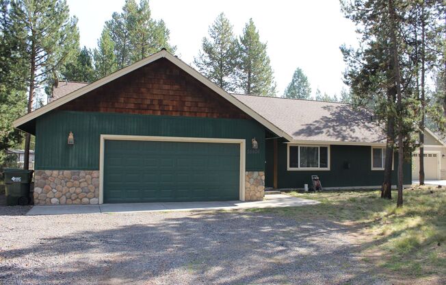 Charming 3 bedroom, 2 bathroom home nestled in Sunriver