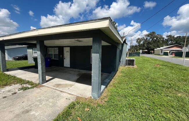 Cozy home located in Lakeland