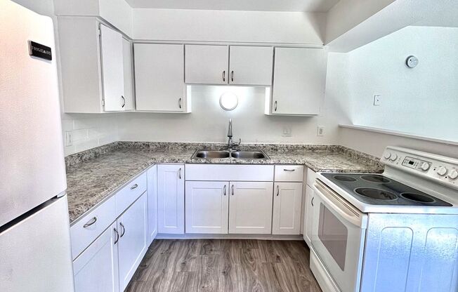 1 bed, 1 bath, 635 sqft, $1,150, Unit 12