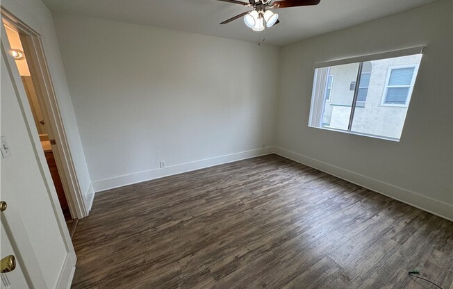 1064 W 18 ST