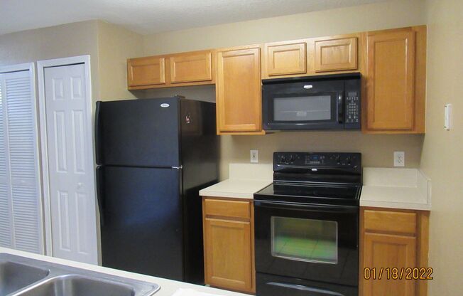 2 beds, 2 baths, $1,425, Unit Unit 2-11