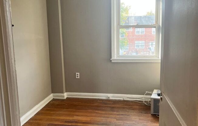 $1500 3BR 1BA East Baltimore row home!