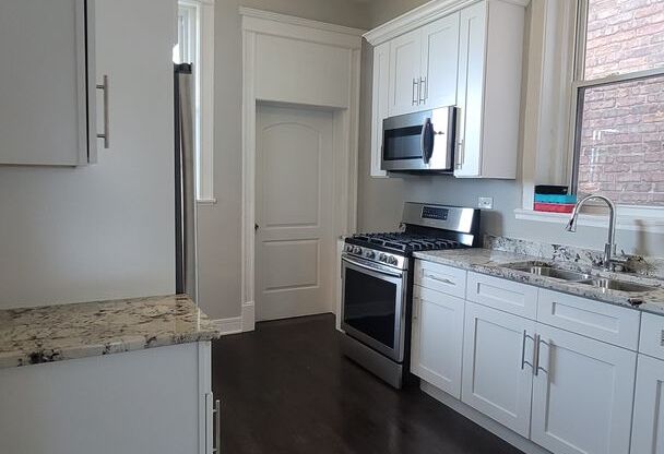 3 beds, 1 bath, 1,100 sqft, $1,600, Unit 2