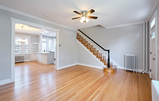 229 BRYANT ST NE
