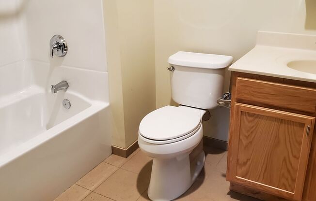 3 beds, 2 baths, 1,349 sqft, $1,996, Unit 106E