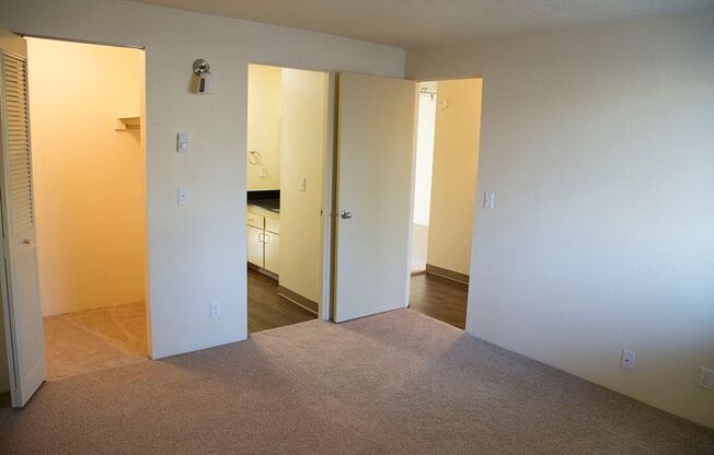 2 beds, 1 bath, 840 sqft, $1,564, Unit 0161