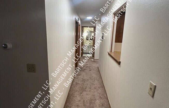 1422 E RACINE AVE