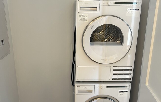 Studio, 1 bath, 371 sqft, $4,500, Unit 2406