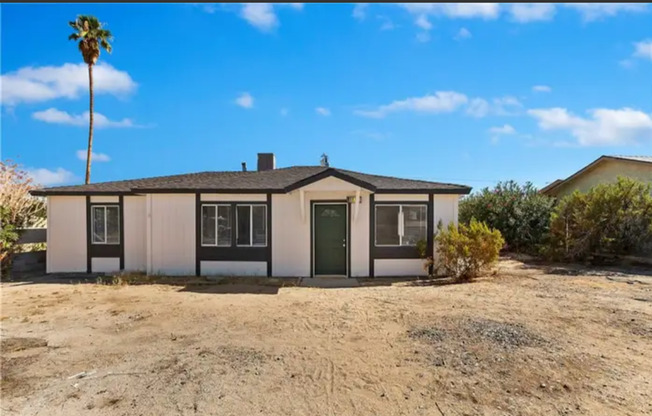 Stylish & Spacious: Newly Renovated 3 Bedroom Home with Large Backyard and Modern Amenities.