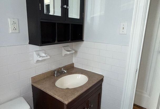 1 bed, 1 bath, $1,750, Unit D16
