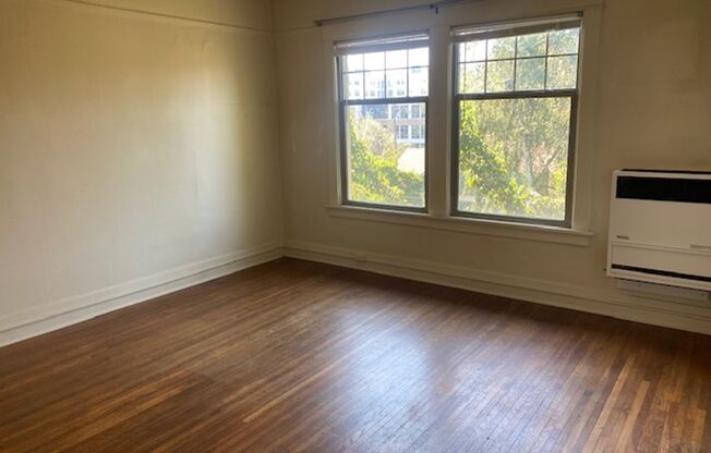 Studio, 1 bath, 690 sqft, $1,595