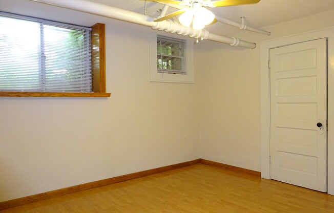 2 beds, 1 bath, 855 sqft, $1,200, Unit B2