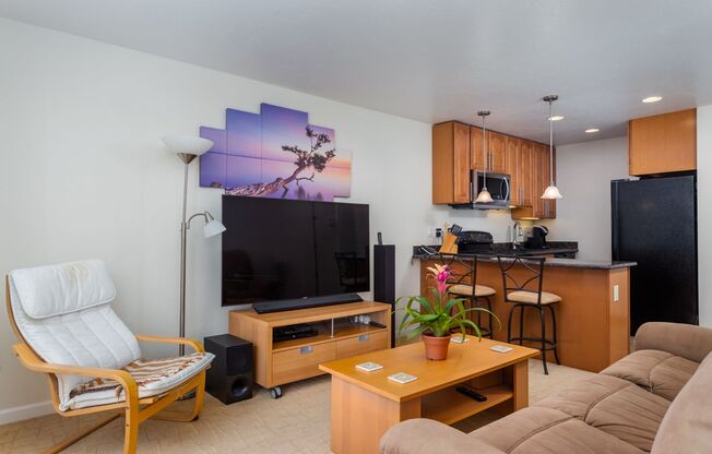 Just landing in the East Bay? Fully Furnished Resort 1 Bdrm. condo available on a short or long term basis