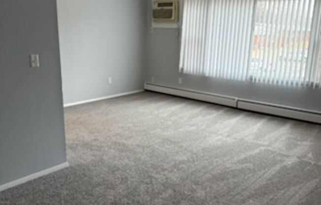 1 bed, 1 bath, 570 sqft, $1,200, Unit 36HS-6