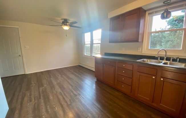 2 beds, 1 bath, 1,008 sqft, $1,095, Unit 2068