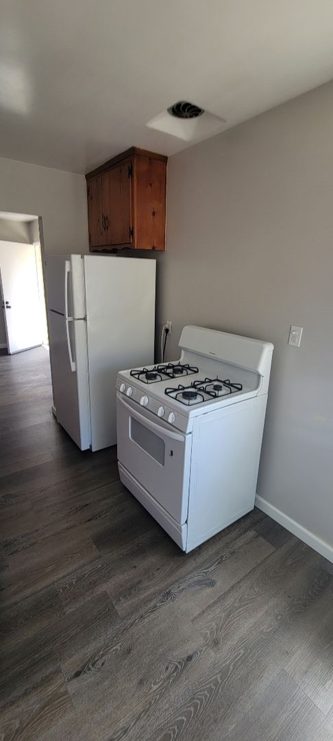 3 beds, 1 bath, $2,900