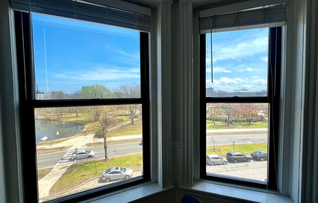Renovated Top Floor 1-Bed on Park Drive | Prime Fenway Location!