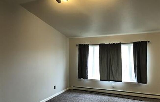 3 beds, 2 baths, $2,800