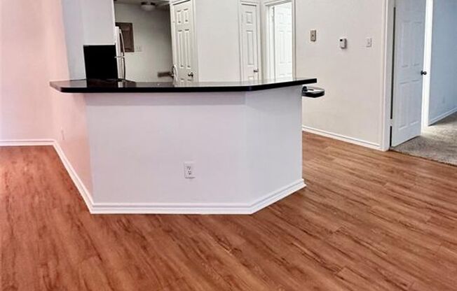 1 bed, 1 bath, $1,195, Unit Unit 424